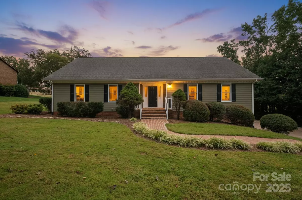 Conover, NC 28613,3718 Club House DR NE