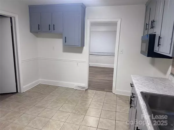 Charlotte, NC 28213,4934 Galax DR