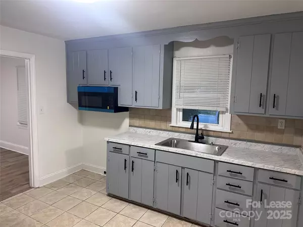 Charlotte, NC 28213,4934 Galax DR