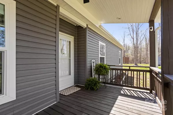 140 Vera LN, Columbus, NC 28722