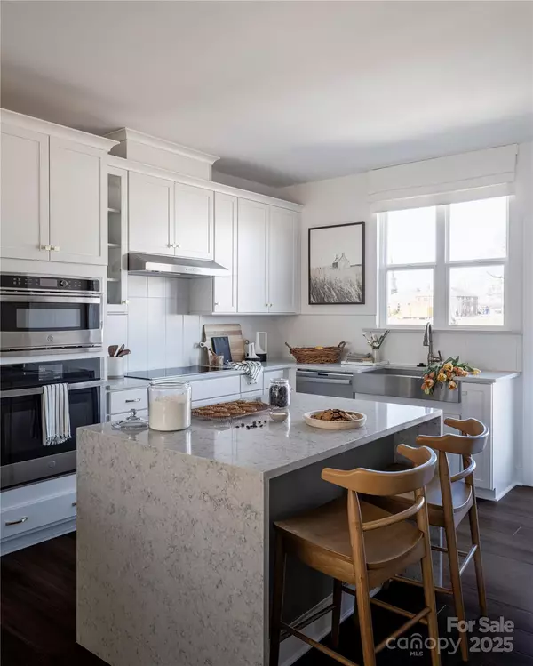 Charlotte, NC 28205,6016 Pivot CT