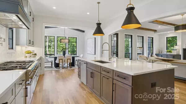 Charlotte, NC 28211,705 Mcalway RD