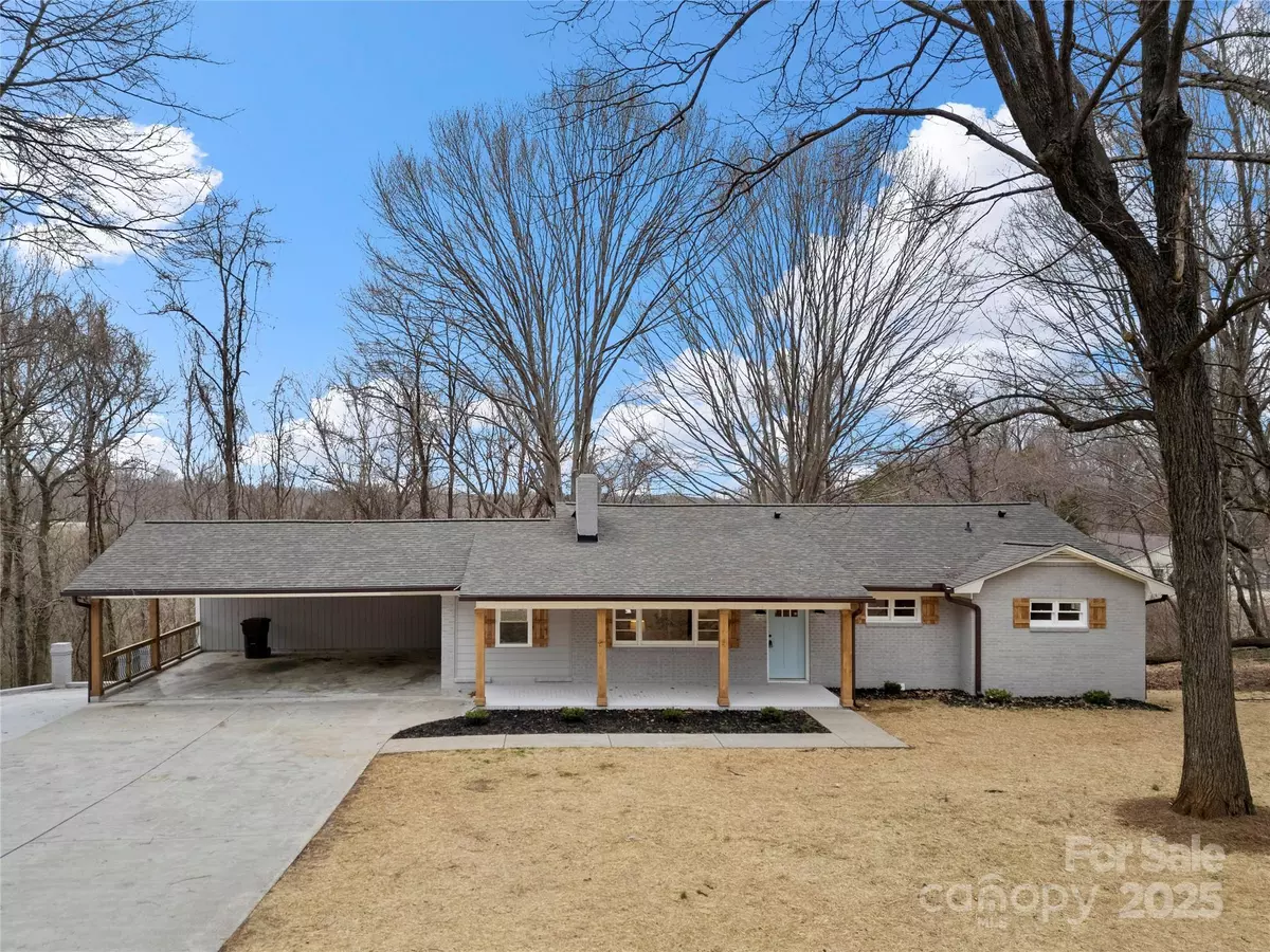 Mocksville, NC 27028,334 Country LN