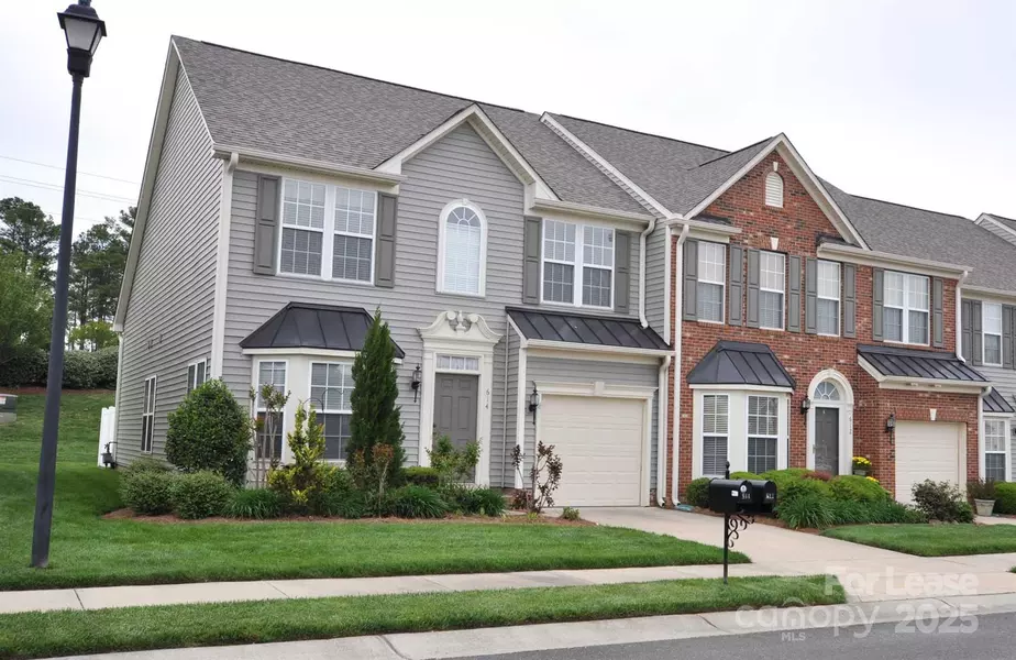 614 Bayou CIR, Lake Wylie, SC 29710