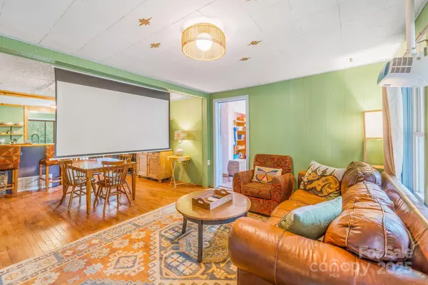 Asheville, NC 28804,127 Jonestown RD