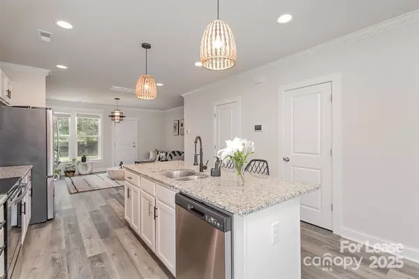Charlotte, NC 28206,813 Mcarthur AVE