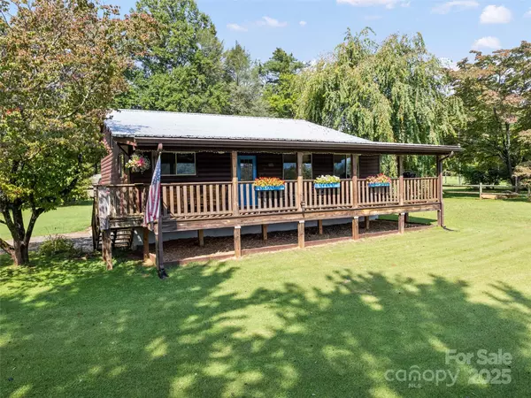 25 Tarhelia LN, Whittier, NC 28789