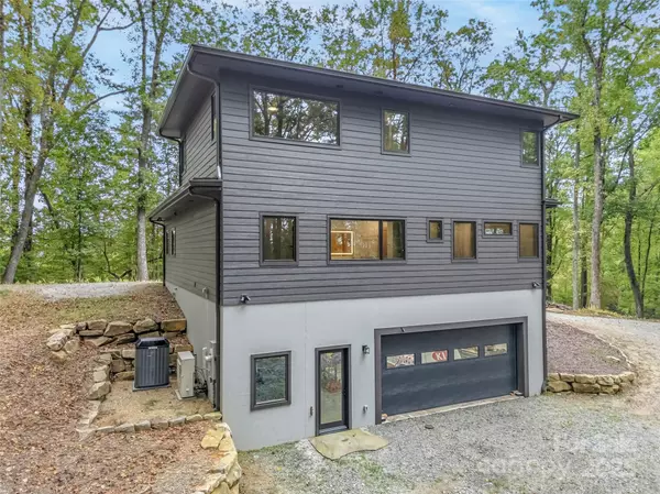 Brevard, NC 28712,584 Springbrook LN
