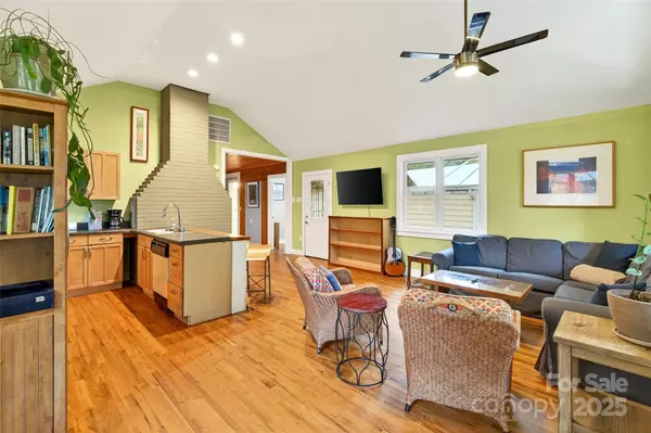 Black Mountain, NC 28711,809 Montreat RD