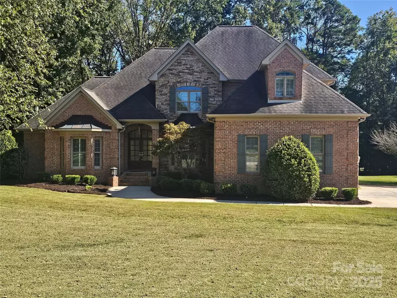 9711 Arlington Oaks DR, Charlotte, NC 28227