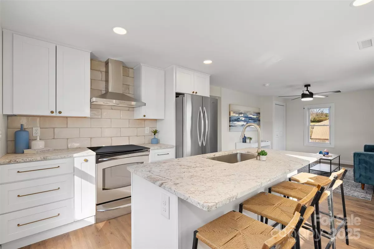 Canton, NC 28716,107 Thomas ST