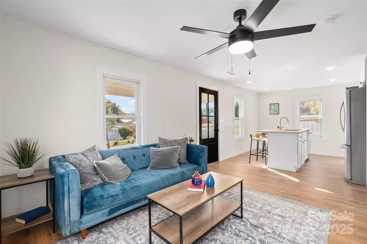 Canton, NC 28716,107 Thomas ST