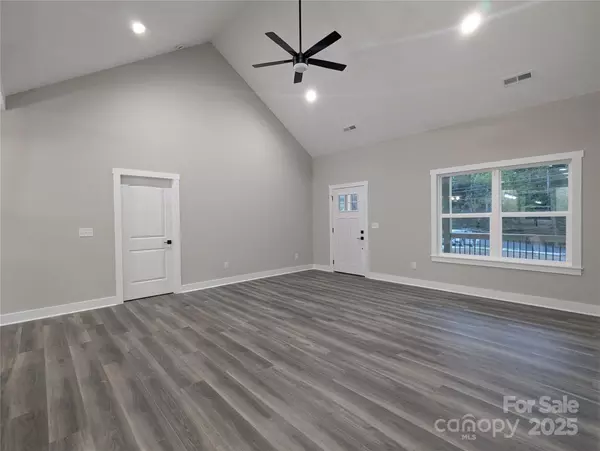 Kings Mountain, NC 28086,524 Waco RD