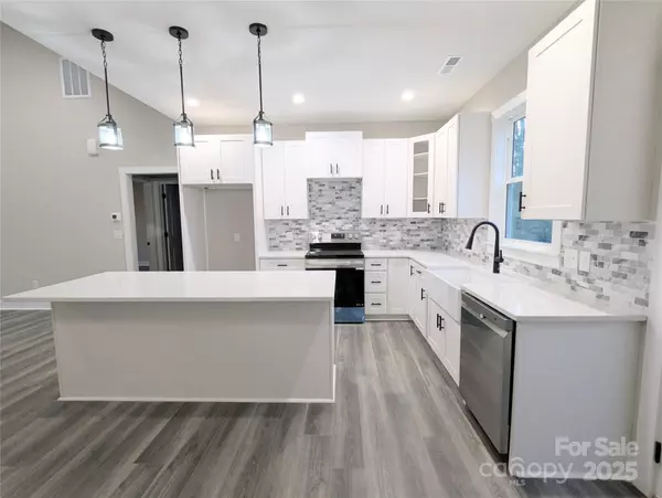 Kings Mountain, NC 28086,524 Waco RD