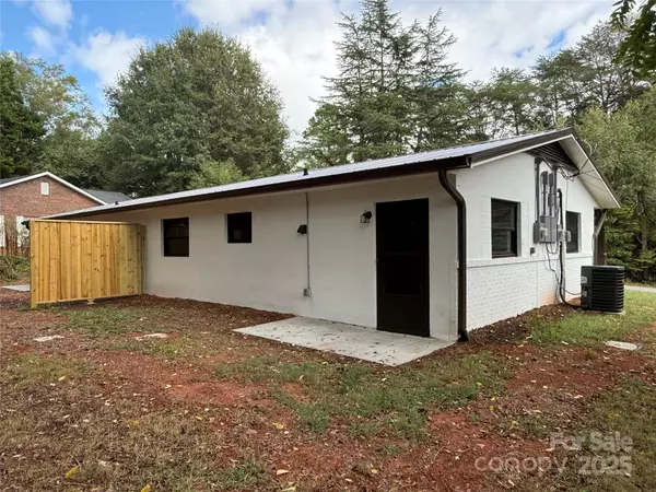 Conover, NC 28613,902 & 904 8th AVE SW