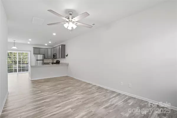 Charlotte, NC 28217,7011 Jane Parks WAY