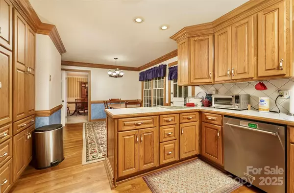 Charlotte, NC 28226,4426 Deepwood DR