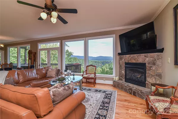 Nebo, NC 28761,90 High Lake DR