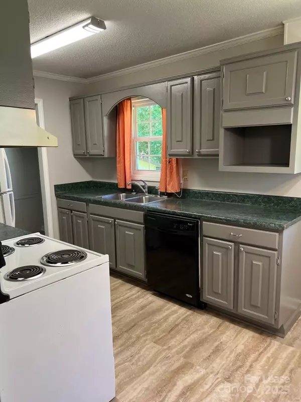 Statesville, NC 28677,120 Amber LN
