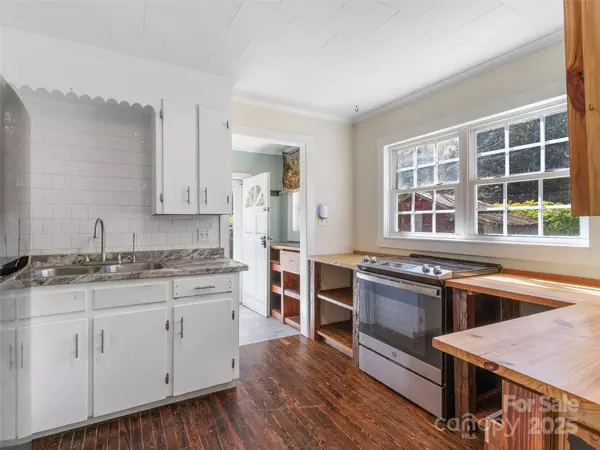 Burnsville, NC 28714,689 Bald Mountain RD