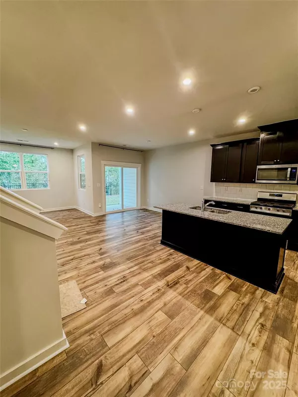 Charlotte, NC 28269,9512 Munsing DR #165