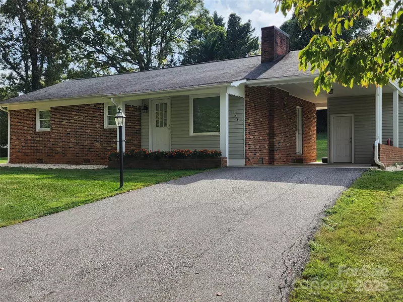 134 Apple Tree LN, North Wilkesboro, NC 28659