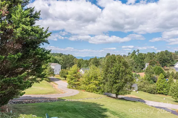 Weaverville, NC 28787,27 Worthington LN