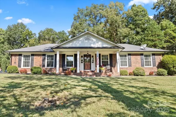616 Coulwood DR, Charlotte, NC 28214