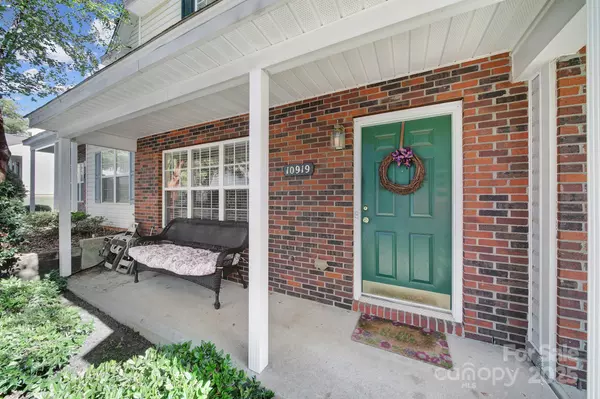 Charlotte, NC 28216,10919 Holly Ridge BLVD