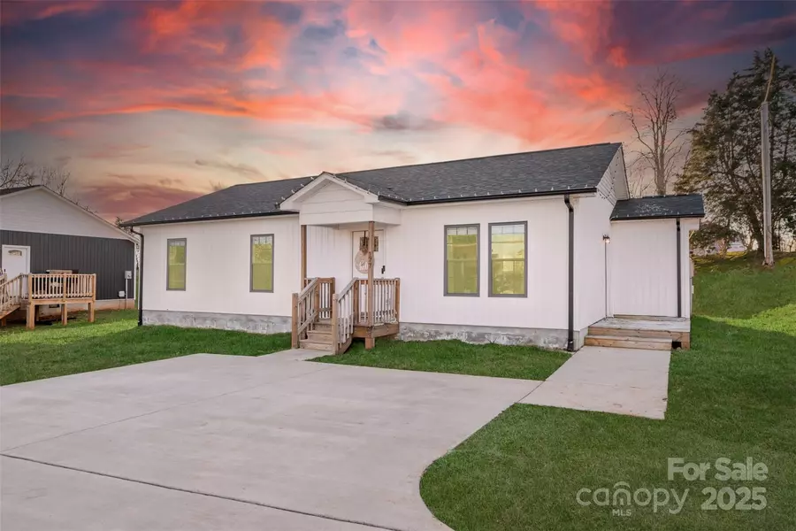 177 Duke ST, Granite Falls, NC 28630