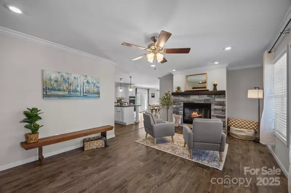 Waynesville, NC 28786,94 Leopard DR