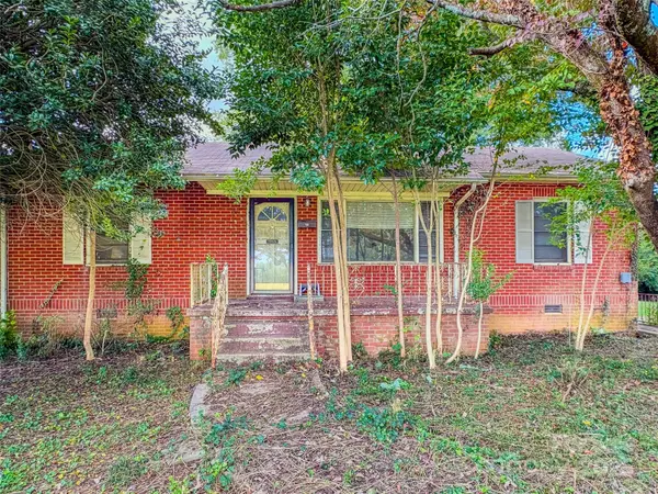 Statesville, NC 28677,537 N Center ST