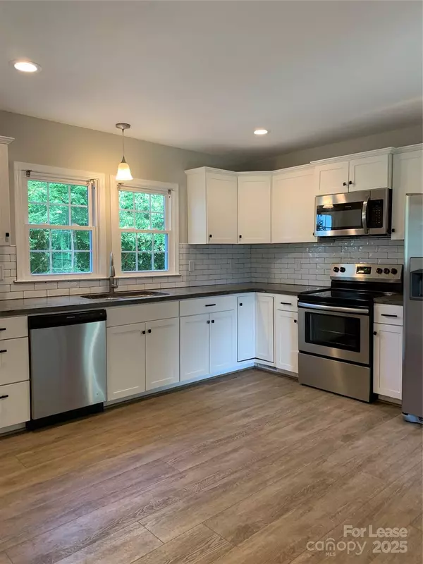 Mount Holly, NC 28120,711 Riddle ST