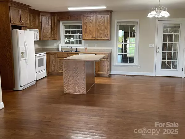 New London, NC 28127,232 E Gold ST