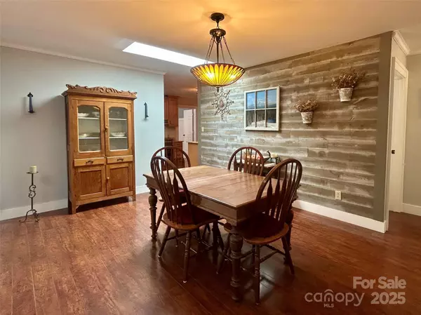 Asheville, NC 28805,283 Bull Creek RD