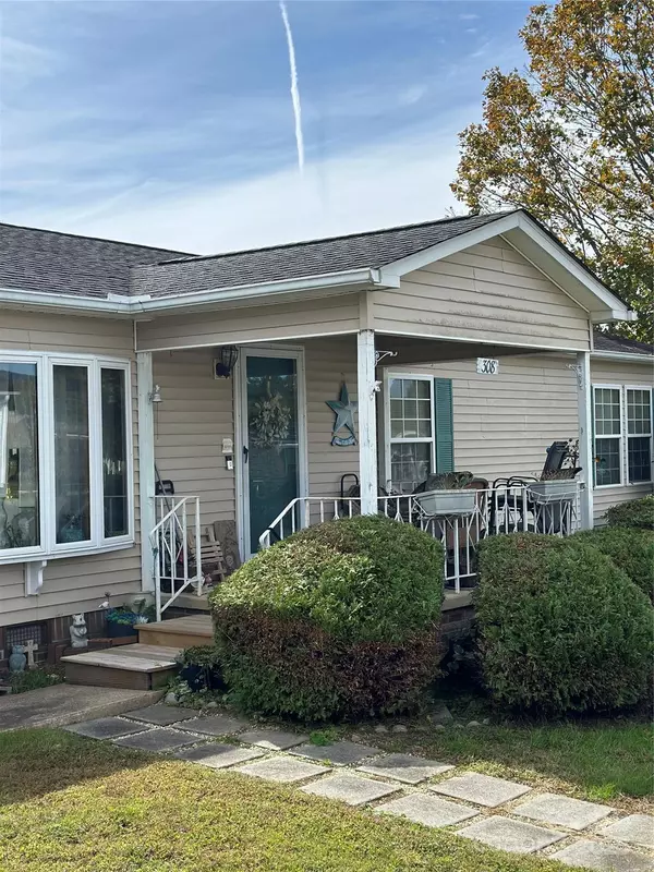 Hendersonville, NC 28739,308 Riverwind DR