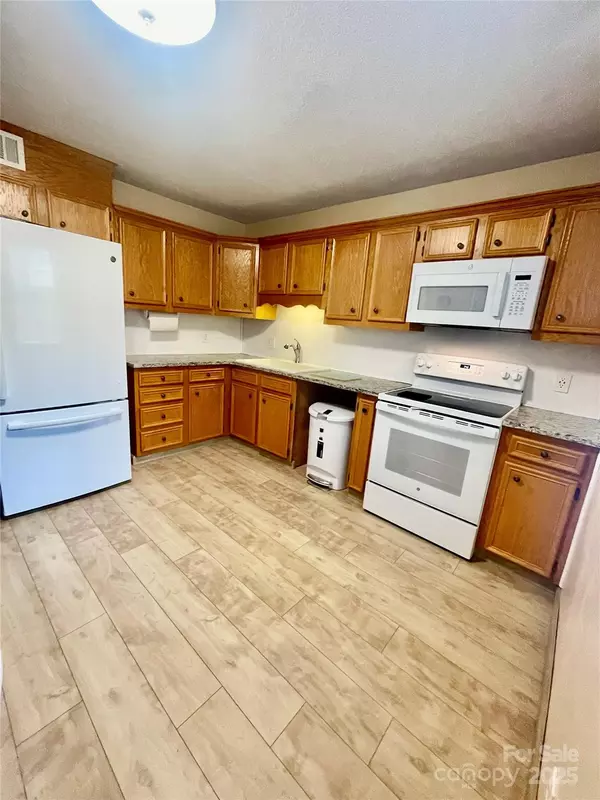 Salisbury, NC 28144,1300 Larchmont PL