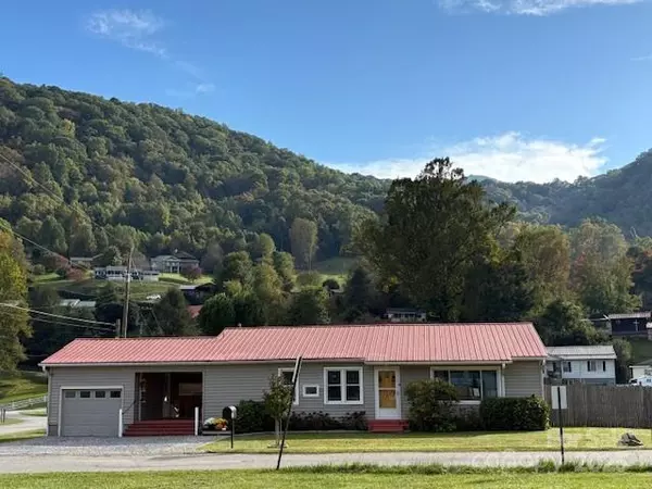 5 Gibson DR, Maggie Valley, NC 28751