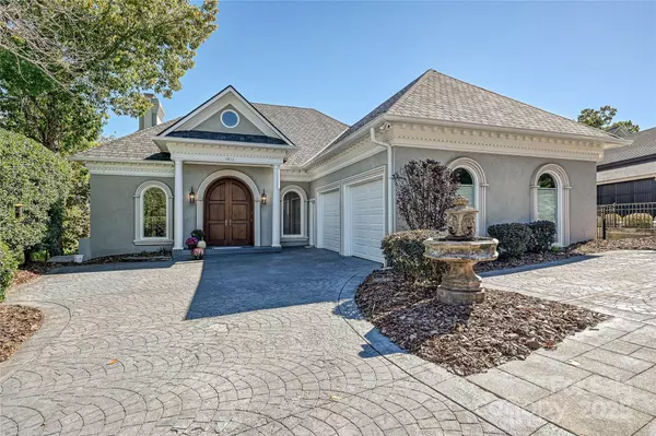 6812 Linkside CT, Charlotte, NC 28277