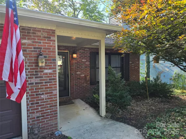 32 Foxberry DR, Arden, NC 28704
