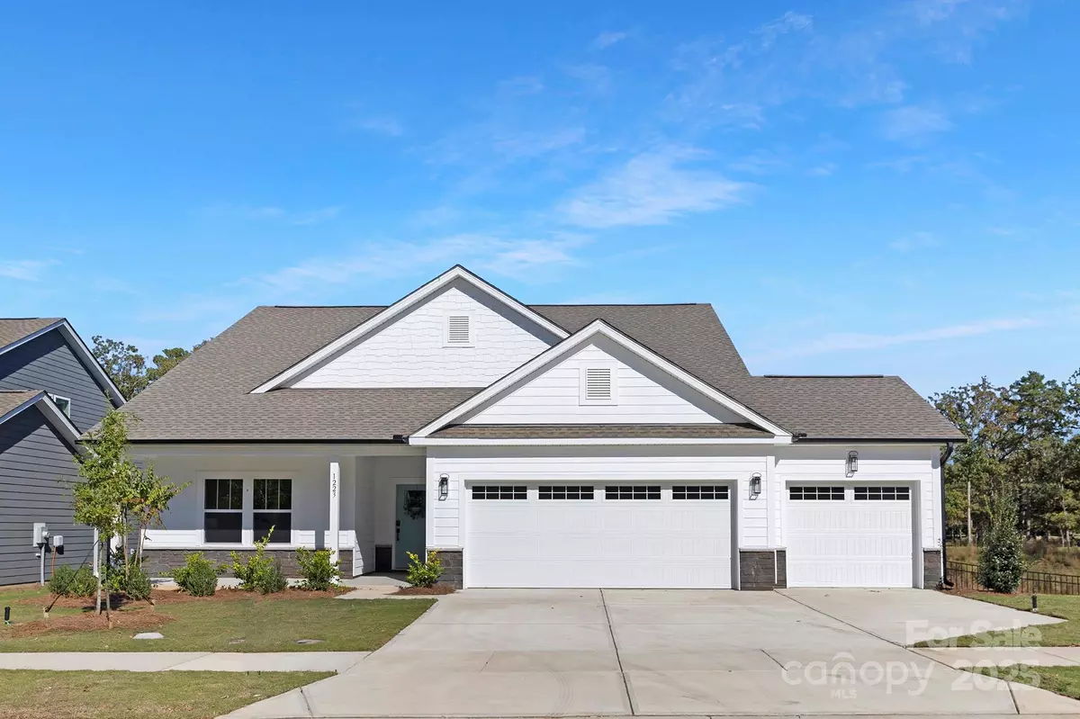 Monroe, NC 28112,1223 Links Crossing DR #211