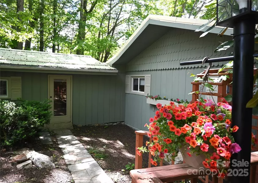 220 Skyline RD, West Jefferson, NC 28694