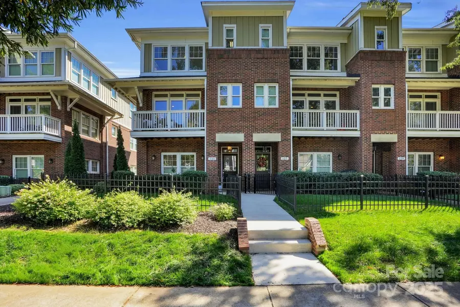 125 Grandin RD, Charlotte, NC 28208