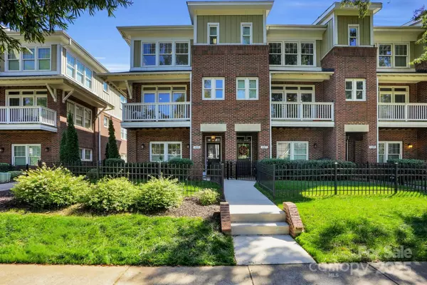 125 Grandin RD, Charlotte, NC 28208