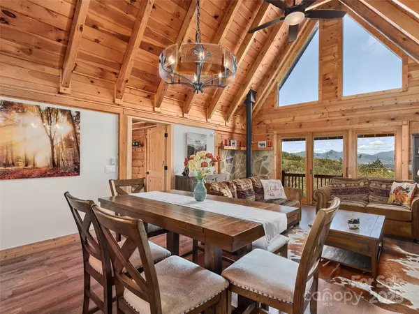 67 Calhoun Ridge DR, Waynesville, NC 28786