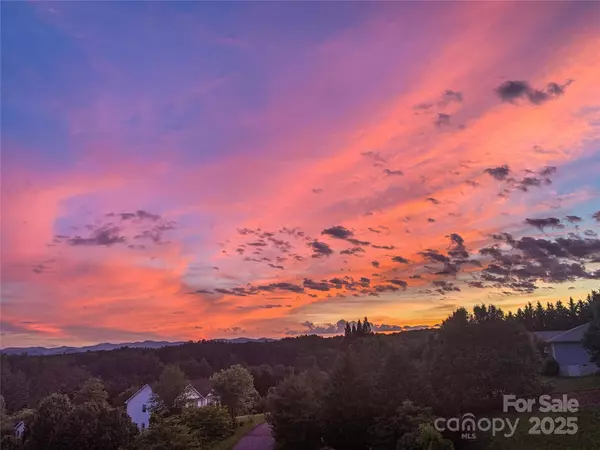 136 Ridge Brook DR, Weaverville, NC 28787