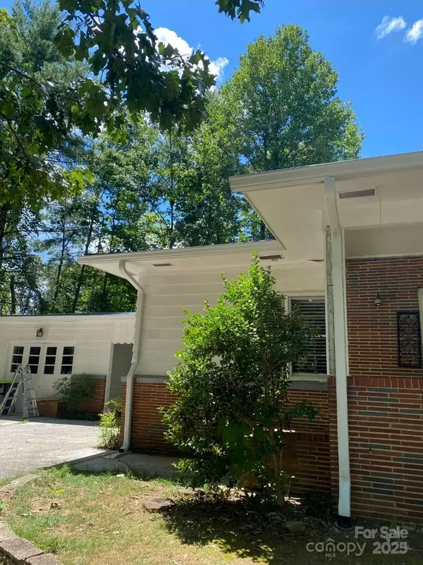 Columbus, NC 28722,280 Walker ST