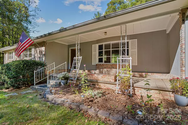 Hendersonville, NC 28791,3214 Debbie DR