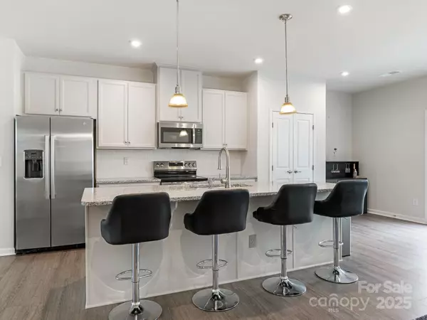 1409 May Apple DR, Matthews, NC 28104