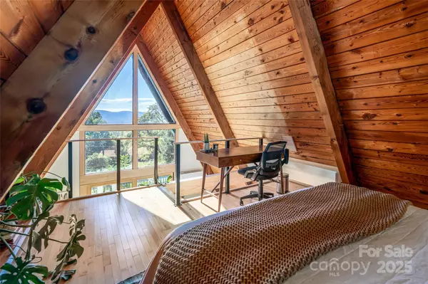 Burnsville, NC 28714,360 Banjo Branch RD